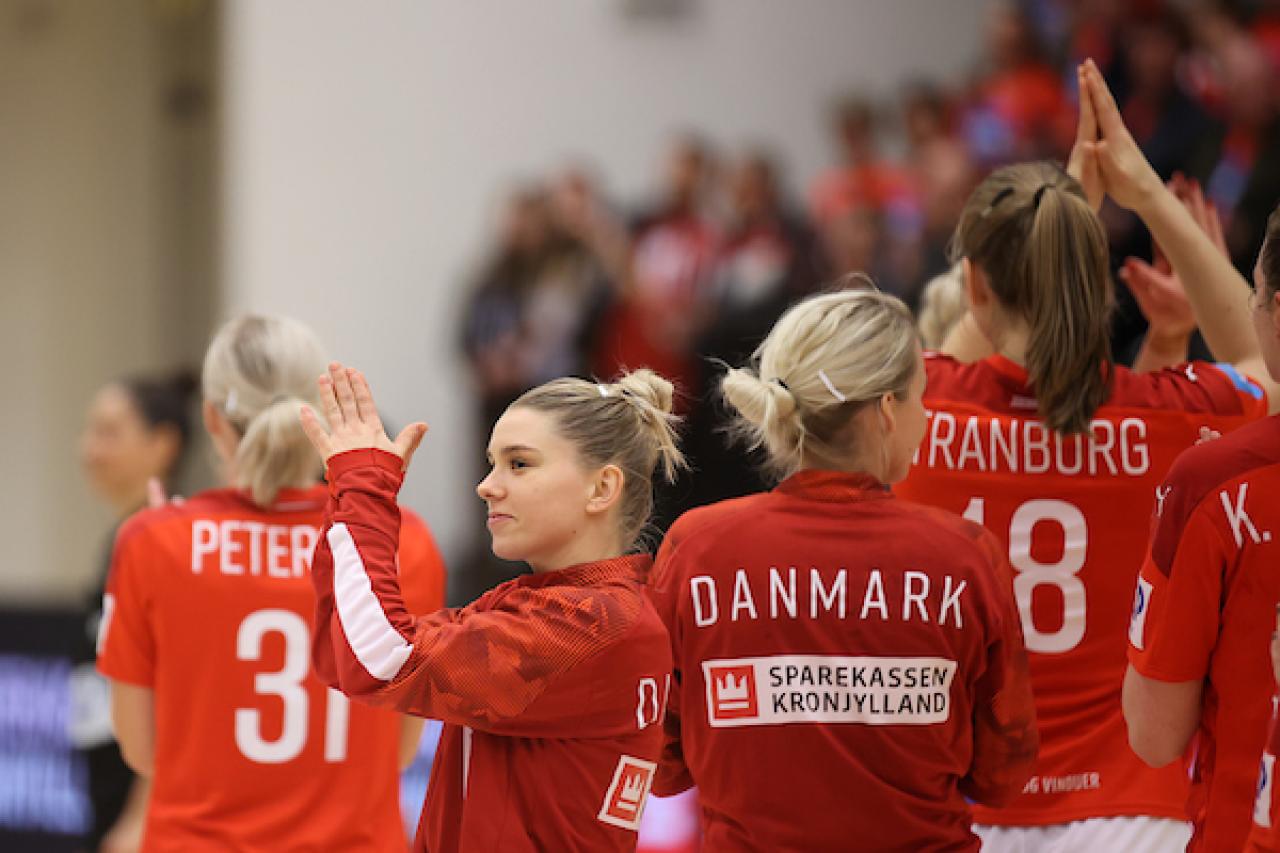 EMspåkuglen På dette spørgsmål peger Trine Østergaard på sig selv